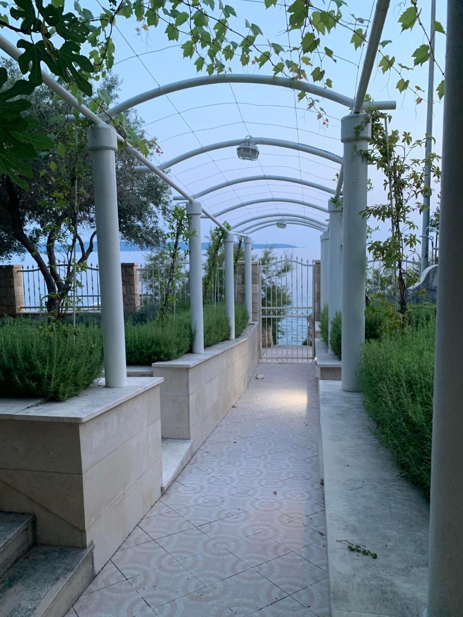 Miolin Beach House Trogir Exterior foto